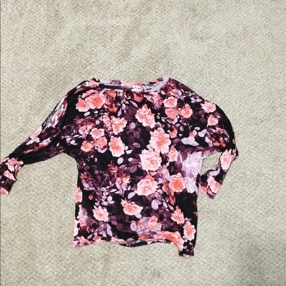 Jennifer Lopez cold shoulder 3/4 sleeve top